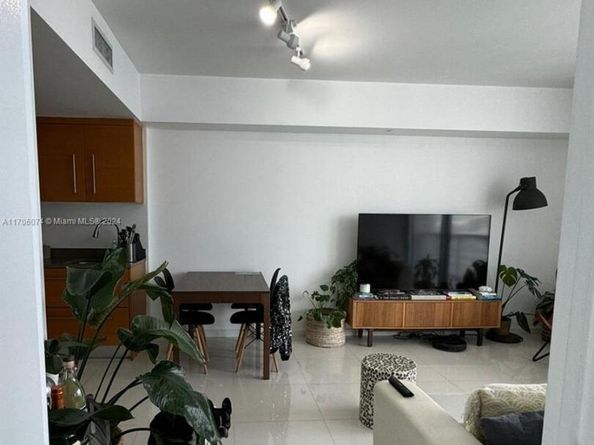 465 Brickell Ave 4004, Miami FL 33131