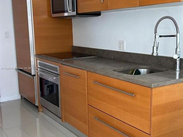 465 Brickell Ave 4004, Miami FL 33131