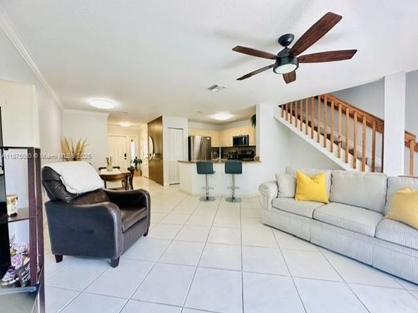 8952 NW 38th Dr, Coral Springs FL 33065