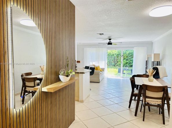 8952 NW 38th Dr, Coral Springs FL 33065
