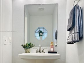 8952 NW 38th Dr, Coral Springs FL 33065