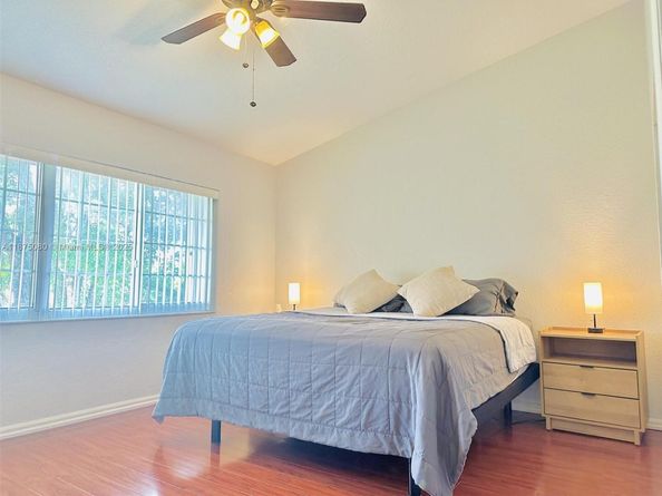 8952 NW 38th Dr, Coral Springs FL 33065