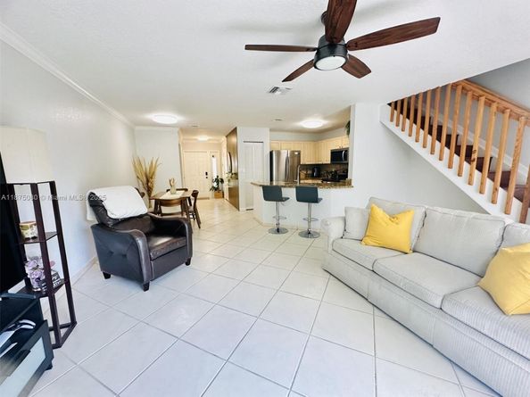8952 NW 38th Dr, Coral Springs FL 33065