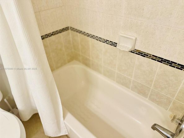 8952 NW 38th Dr, Coral Springs FL 33065