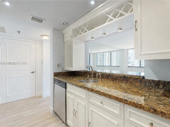 540 Brickell Key Dr 1111, Miami FL 33131