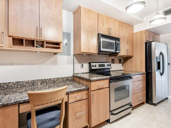 4001 Hillcrest Dr 914, Hollywood FL 33021