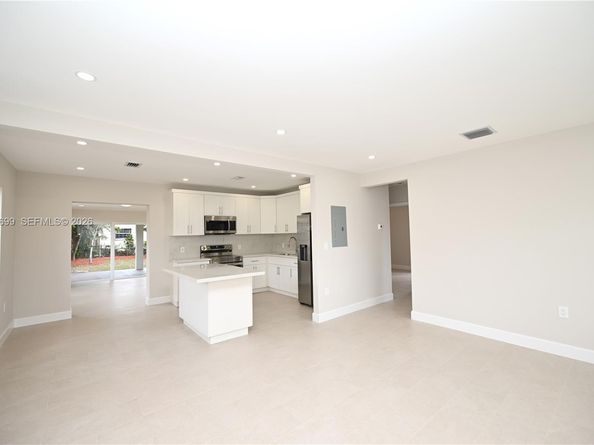 6615 SW 4th St, Miami FL 33144
