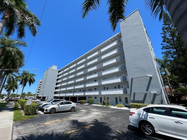 1000 NE 14th Ave 207, Hallandale Beach FL 33009
