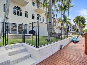 2739 NE 15th St, Fort Lauderdale FL 33304