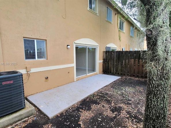 1981 SE 3rd St, Homestead FL 33033