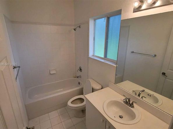 1981 SE 3rd St, Homestead FL 33033
