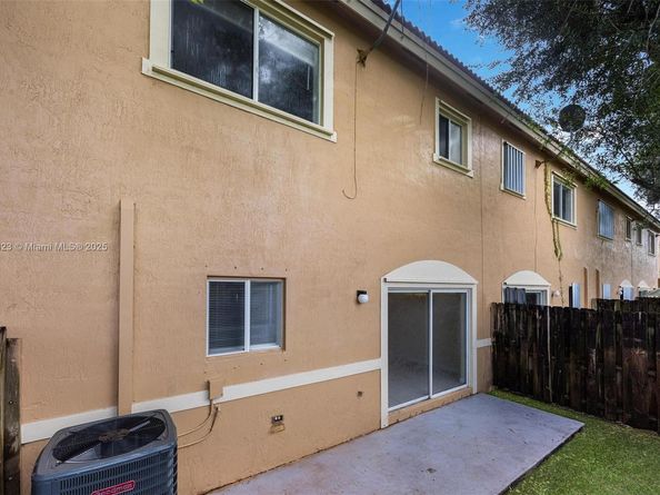 1981 SE 3rd St, Homestead FL 33033