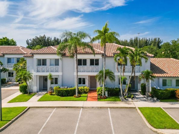20822 NW 2nd St, Pembroke Pines FL 33029
