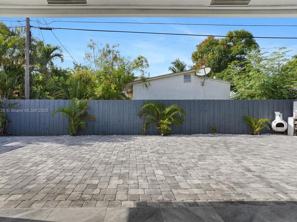 525 El Prado, West Palm Beach FL 33405