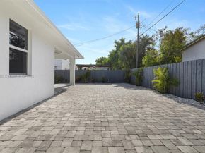 525 El Prado, West Palm Beach FL 33405