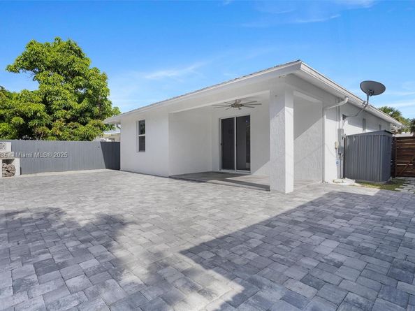 525 El Prado, West Palm Beach FL 33405