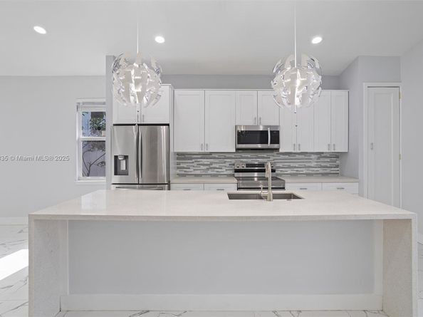 525 El Prado, West Palm Beach FL 33405