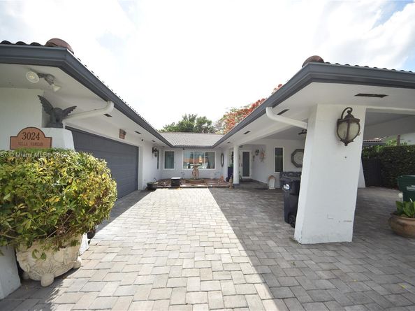 3024 SW 98th Ct, Miami FL 33165