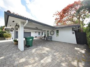3024 SW 98th Ct, Miami FL 33165