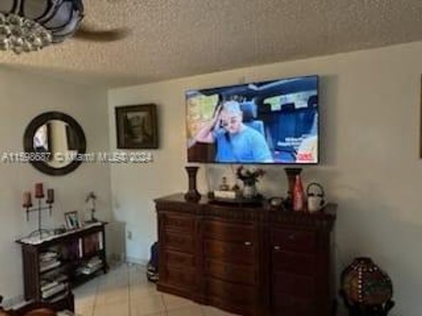 3024 SW 98th Ct, Miami FL 33165