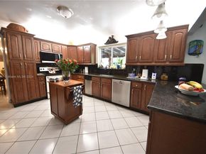 3024 SW 98th Ct, Miami FL 33165