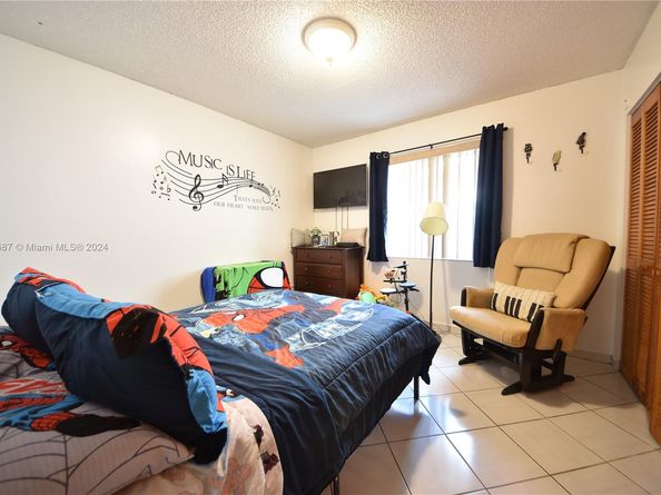 3024 SW 98th Ct, Miami FL 33165