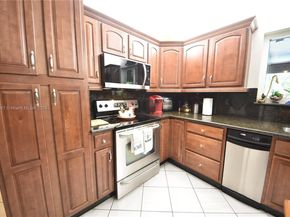 3024 SW 98th Ct, Miami FL 33165