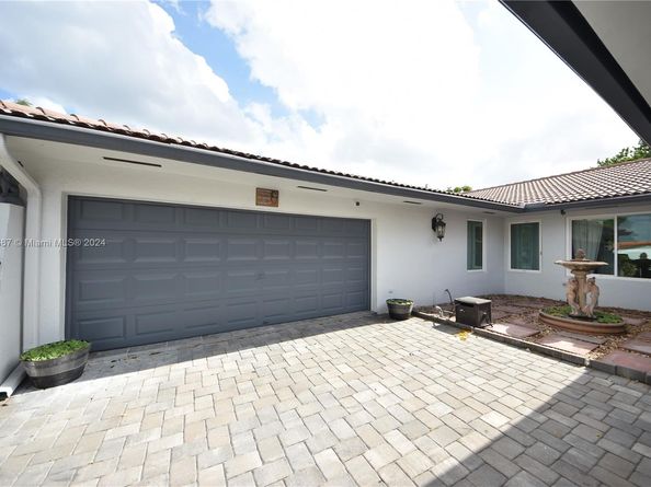 3024 SW 98th Ct, Miami FL 33165