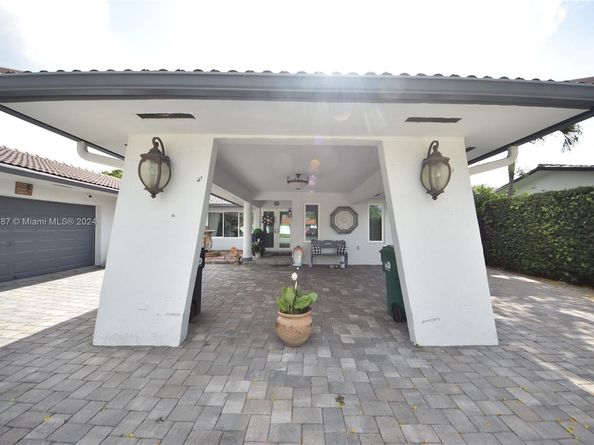 3024 SW 98th Ct, Miami FL 33165