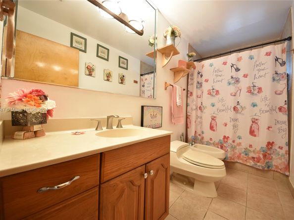 3024 SW 98th Ct, Miami FL 33165