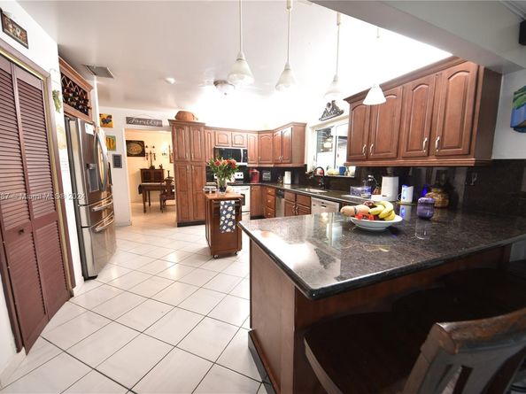 3024 SW 98th Ct, Miami FL 33165