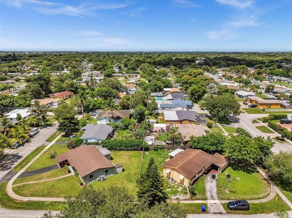 6472 Johnson St, Hollywood FL 33024