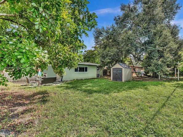 6472 Johnson St, Hollywood FL 33024