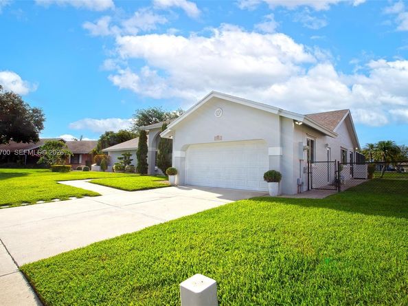 20071 NW 5th St, Pembroke Pines FL 33029