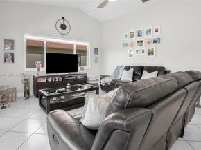 20071 NW 5th St, Pembroke Pines FL 33029