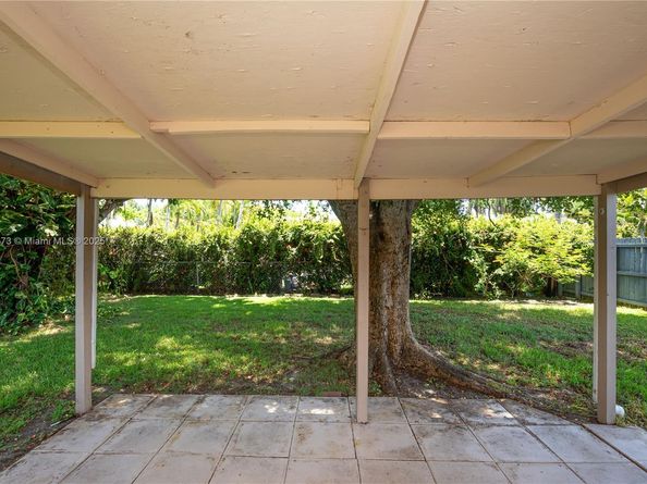 918 NE 6th St, Hallandale Beach FL 33009