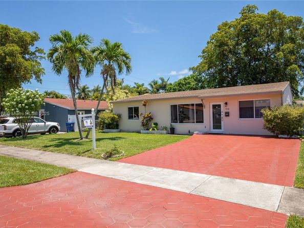918 NE 6th St, Hallandale Beach FL 33009