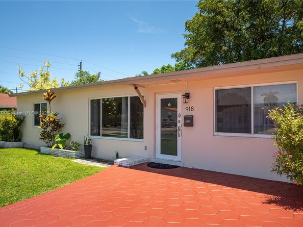 918 NE 6th St, Hallandale Beach FL 33009