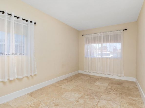 918 NE 6th St, Hallandale Beach FL 33009