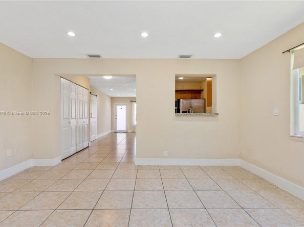 918 NE 6th St, Hallandale Beach FL 33009