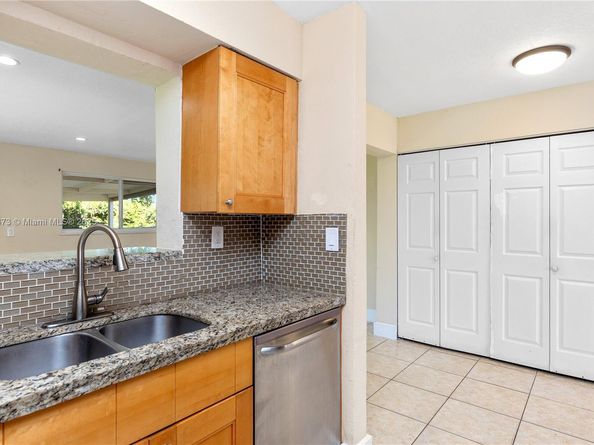 918 NE 6th St, Hallandale Beach FL 33009