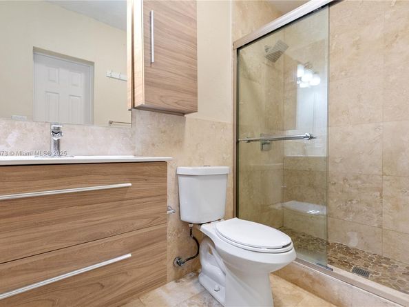 918 NE 6th St, Hallandale Beach FL 33009