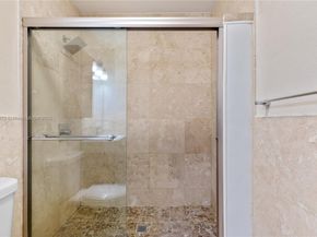 918 NE 6th St, Hallandale Beach FL 33009