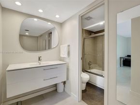 3675 N Country Club Dr 2310, Aventura FL 33180