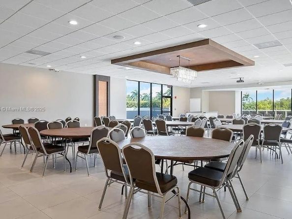 3675 N Country Club Dr 2310, Aventura FL 33180