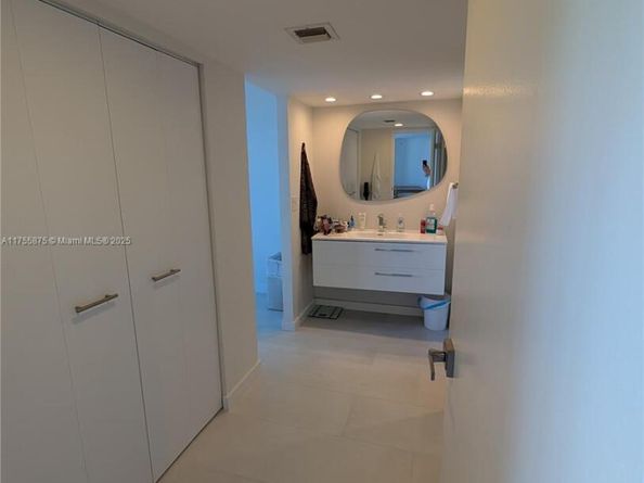 3675 N Country Club Dr 2310, Aventura FL 33180