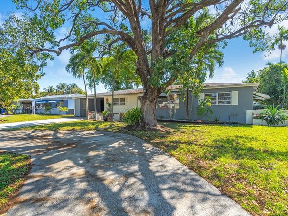 2221 Alcazar Dr, Miramar FL 33023