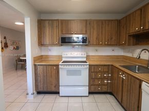 2366 SW 70th Way 4, Davie FL 33317