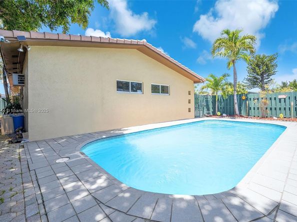 1520 N 25th Ave, Hollywood FL 33020
