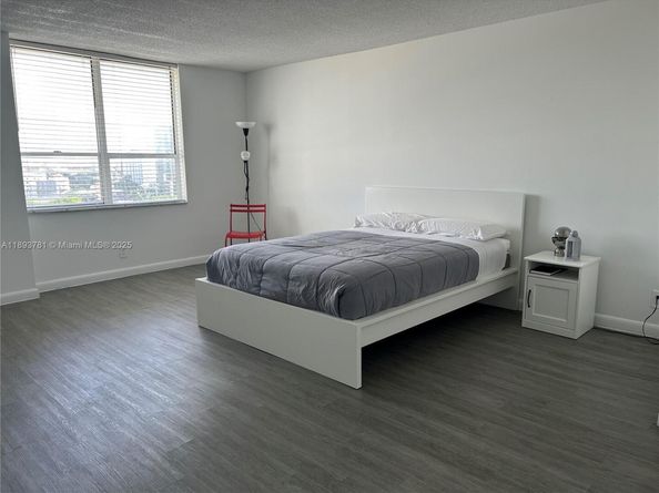 1800 Collins Ave 15B, Miami Beach FL 33139